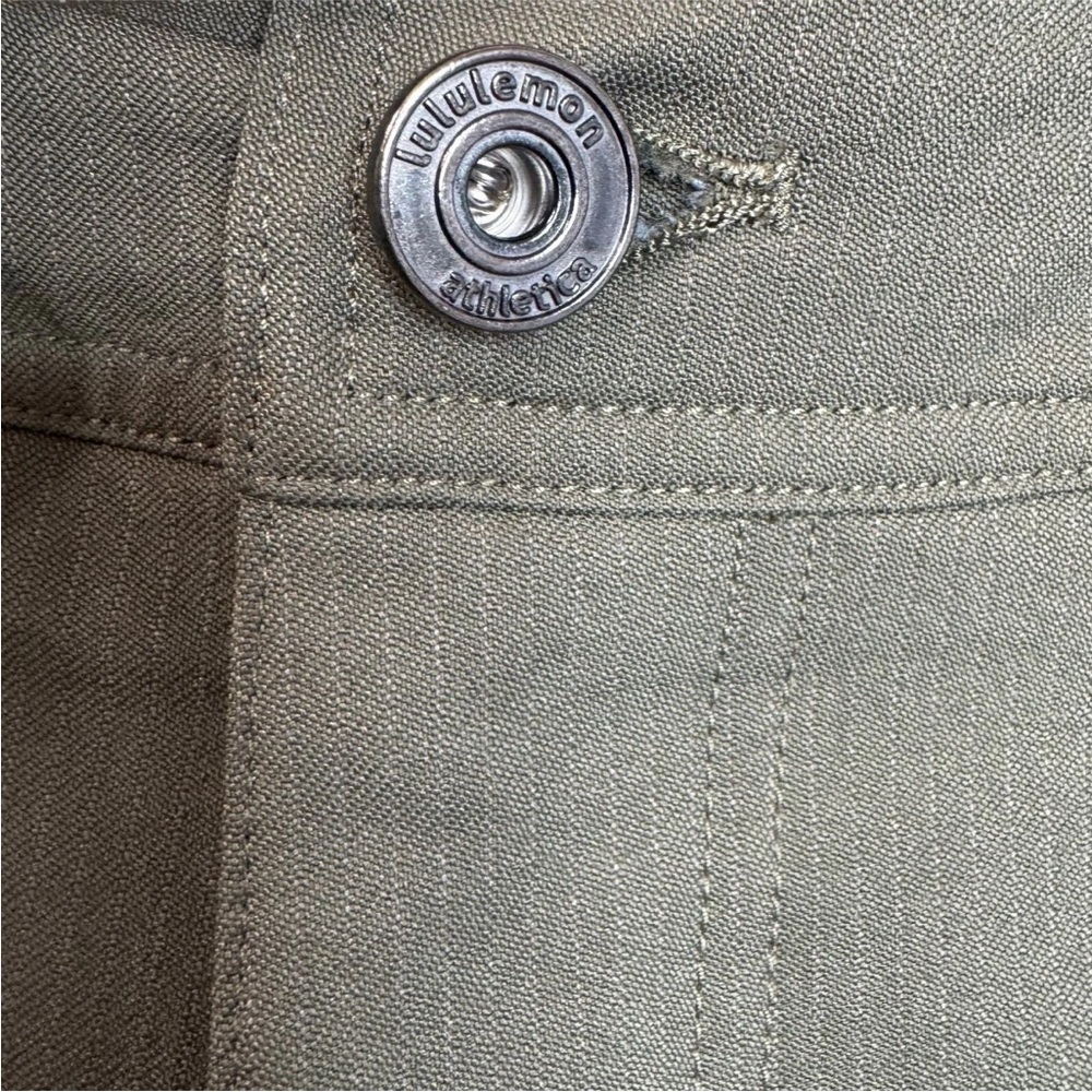 Lululemon Men's Olive Commuter Shorts - Picture 7 of 9